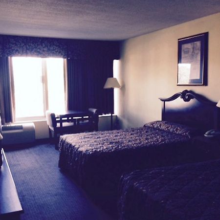 Wynnwood Plaza Hotel - Newport News Buitenkant foto