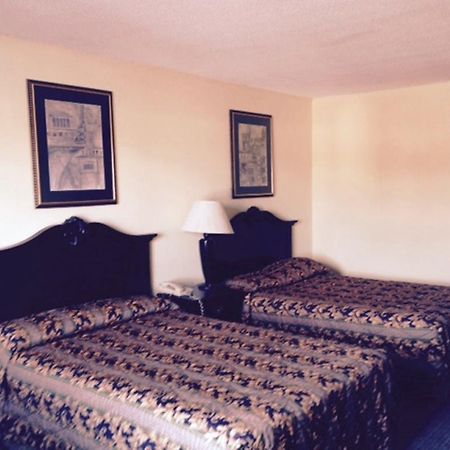 Wynnwood Plaza Hotel - Newport News Buitenkant foto