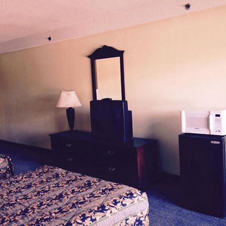 Wynnwood Plaza Hotel - Newport News Buitenkant foto