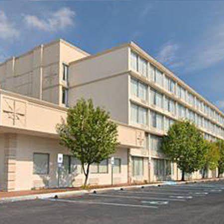 Wynnwood Plaza Hotel - Newport News Buitenkant foto