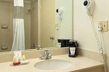 Wynnwood Plaza Hotel - Newport News Buitenkant foto