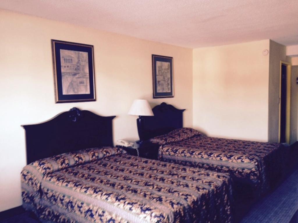 Wynnwood Plaza Hotel - Newport News Buitenkant foto