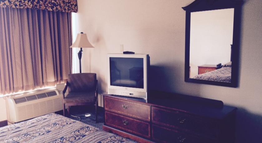 Wynnwood Plaza Hotel - Newport News Buitenkant foto