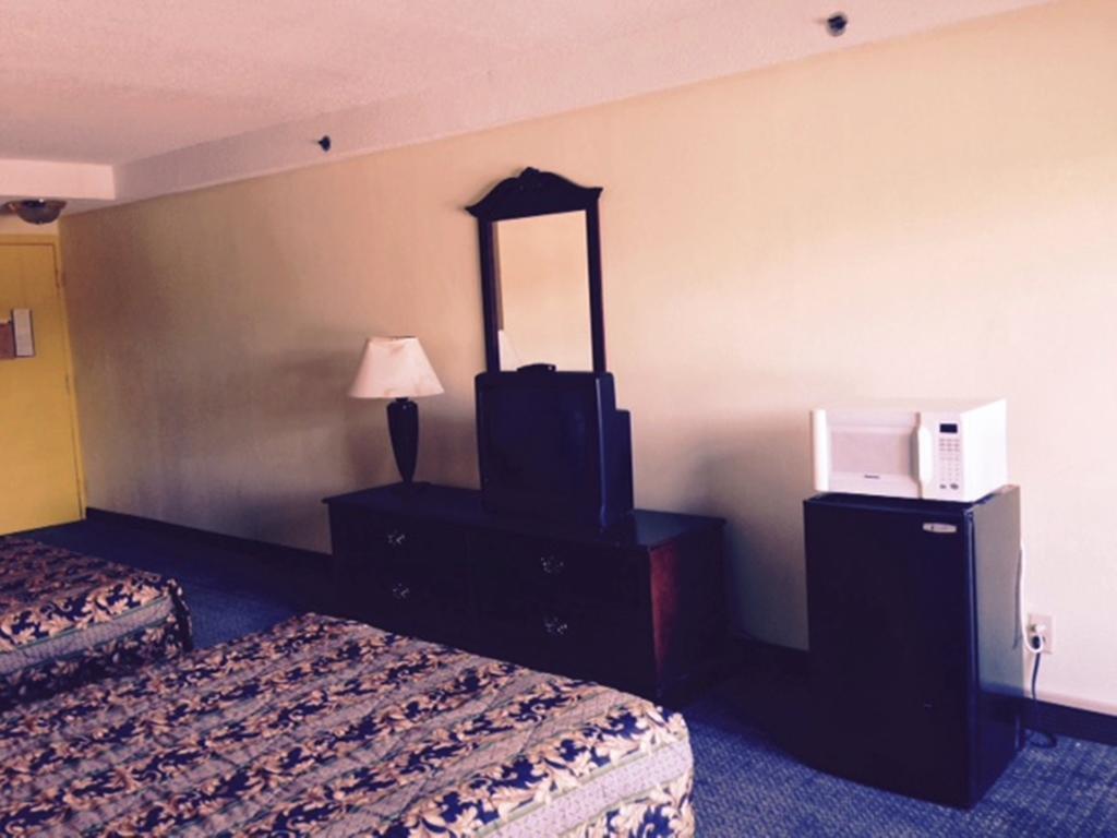 Wynnwood Plaza Hotel - Newport News Buitenkant foto