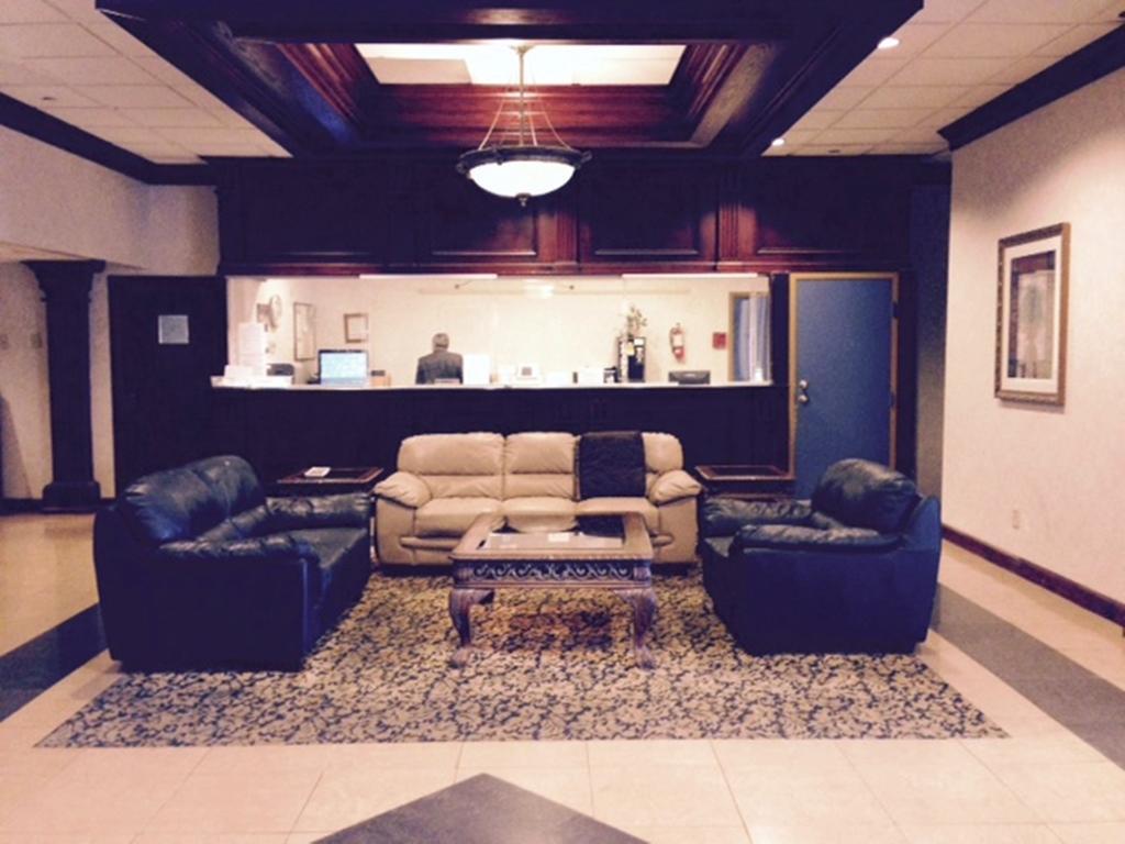 Wynnwood Plaza Hotel - Newport News Buitenkant foto
