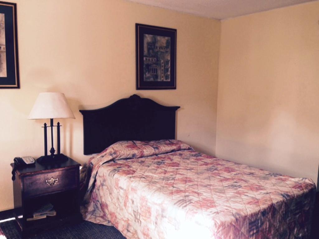 Wynnwood Plaza Hotel - Newport News Buitenkant foto