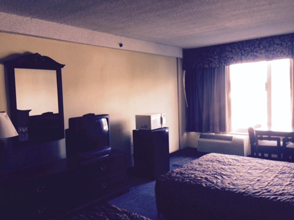 Wynnwood Plaza Hotel - Newport News Buitenkant foto